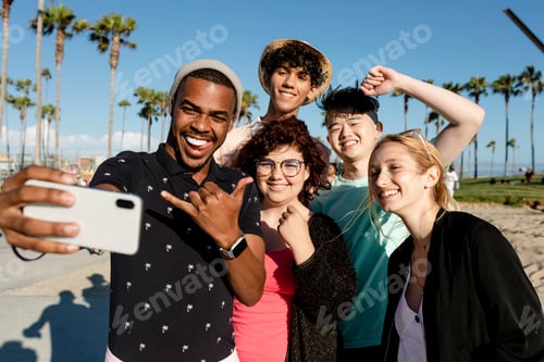 Preview: Group shot of best friends, summer in Venice Beach, Los Angeles