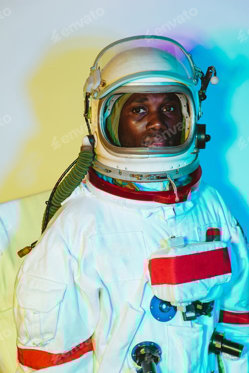 Preview: cinematic image of an astronaut.