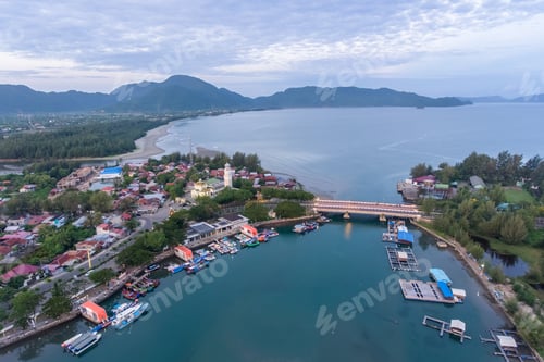 Preview: Ulee Lheue Lagoon and Aceh Bay in the Head of Aceh, as well as the historic Baiturrahim Mosque