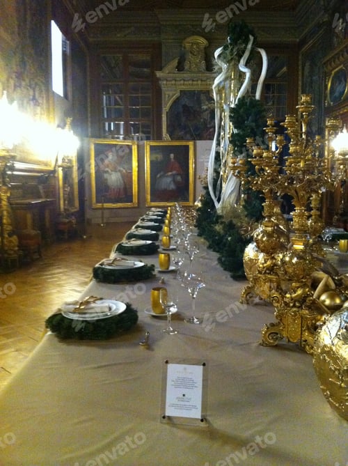 Preview: Festive Holiday Table Setting in Historic Home
