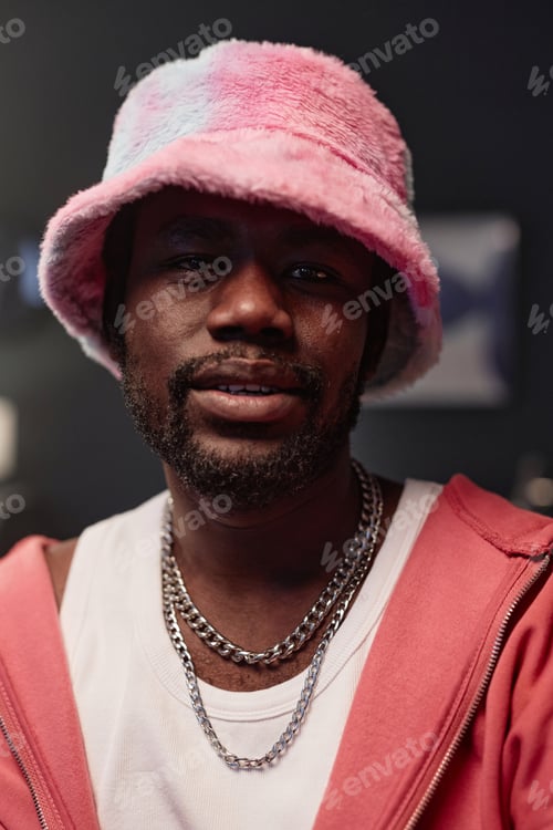 Preview: Closeup Black Man Wearing Pink Outfit