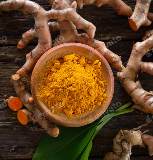 Preview: Turmeric powder on wooden background
