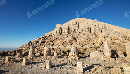 Preview: Nemrut Mountain and giant statue heads from1st century BC, in Adiyaman, Turkey.