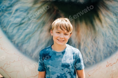 Preview: Boy in front of an eyeball art sculpture