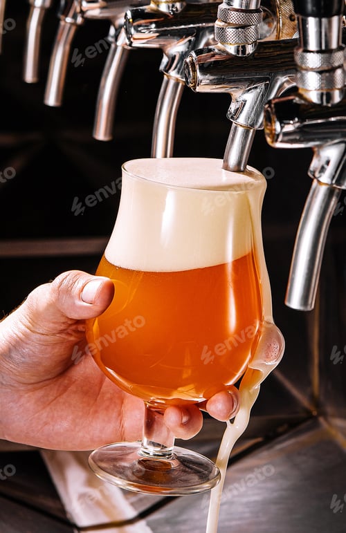 Preview: Bartender pouring fresh beer into glass in pub