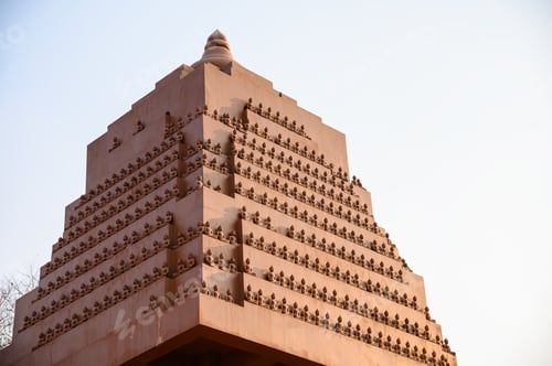 Preview: Arrangement of the carved stone buddha on pagoda