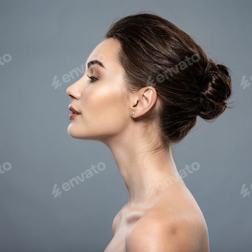 Preview: Beautiful woman cares for the skin neck