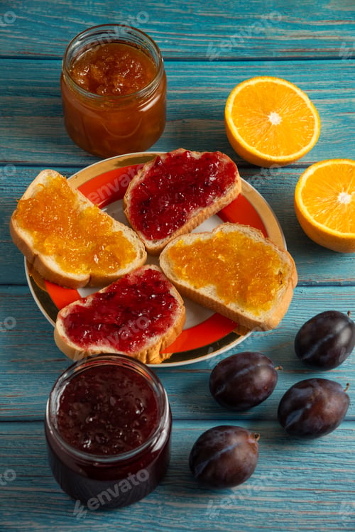 Preview: Bread toastes with orange and plum confiture