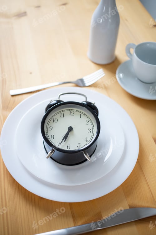Preview: intermittent fasting concept alarm clock on kitchen table