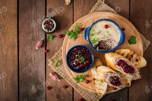 Preview: Chicken liver pate with cranberry sauce, served with croutons. Top view