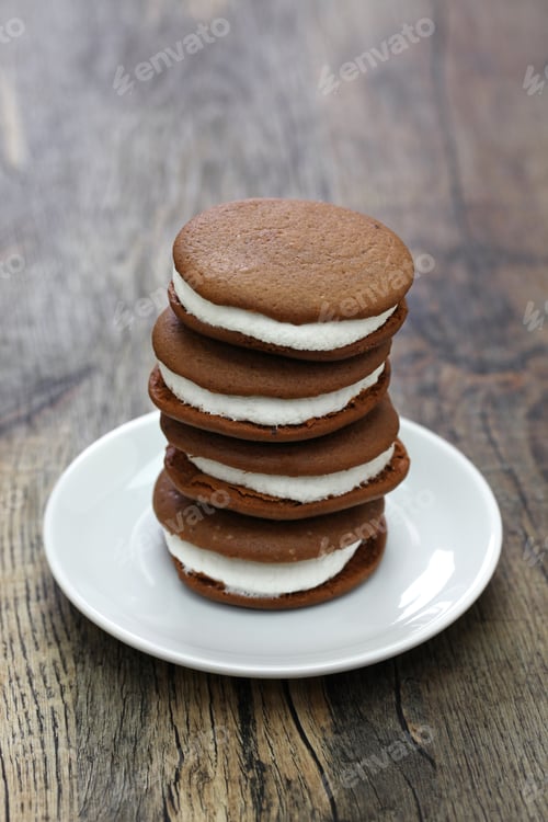 Preview: homemade chocolate whoopie pie with marshmallow filling
