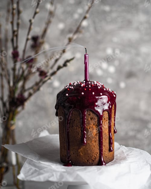 Preview: Easter cake with an extinguished candle