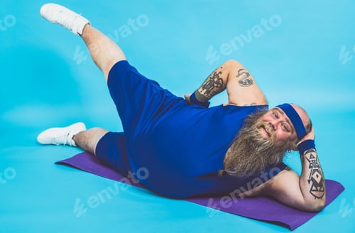 Preview: Hipster man with tattoos doing sport and exercises in the morning