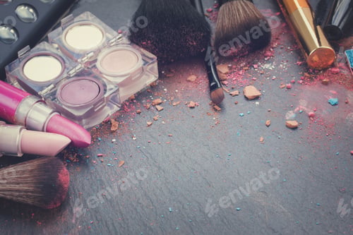 Preview: brushes on eye shadows palette