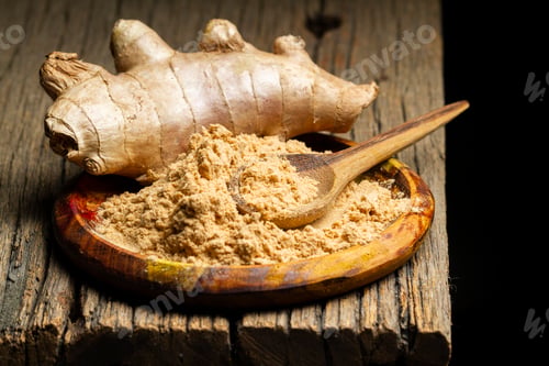 Preview: Ginger root and powder in wooden container
