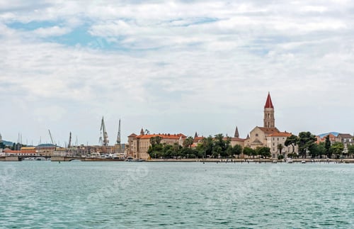 Preview: Beautiful view of the St. Lawrence Cathedral in Trogir, Croatia