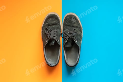 Preview: top view of pair canva sneaker shoes isolated on double color surface f