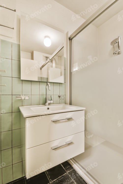 Preview: Amazing bathroom design with green tiles