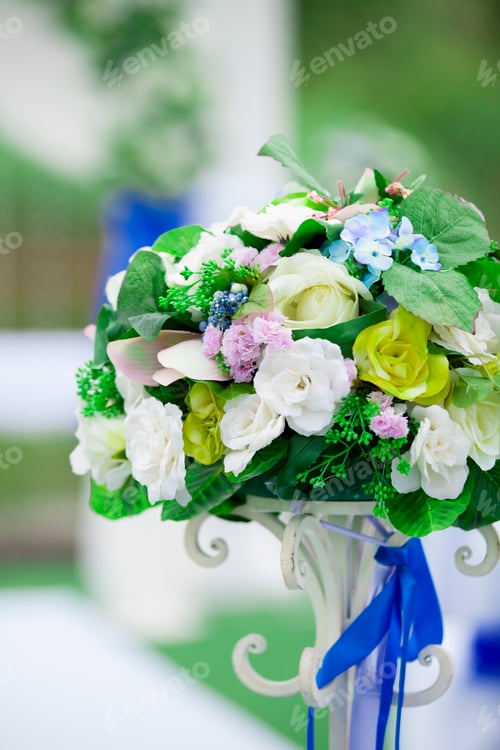 Preview: Beautiful wedding flower arrangement