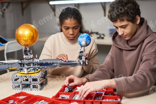 Preview: Children programming electric toys