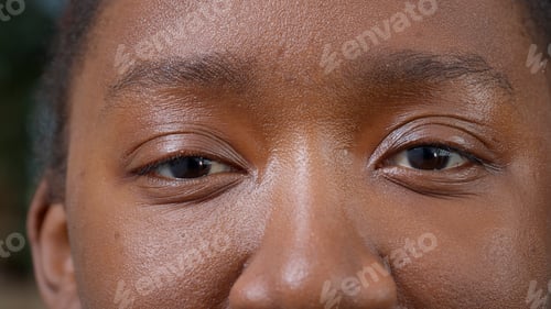 Preview: Macro shot of natural woman looking at camera