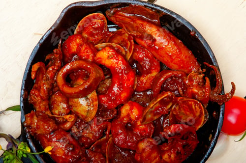 Preview: fresh seafoos stew on an iron skillet