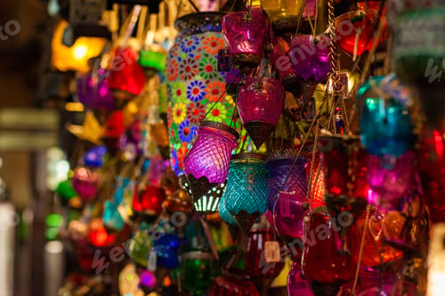 Vista previa: Multicolored arabic lamps on the eastern market