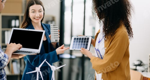 Preview: Discussion among businesspeople on the latest developments and Solar Energy Environment city