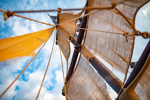 Preview: Bottom view of a ship mast with beige sails