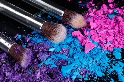 Preview: Crushed eyeshadows and make-up brushes