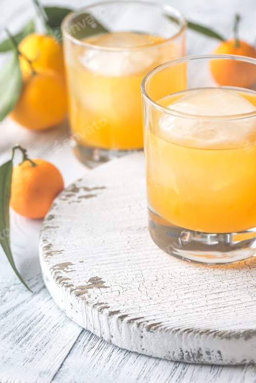 Preview: Two glasses of orange juice