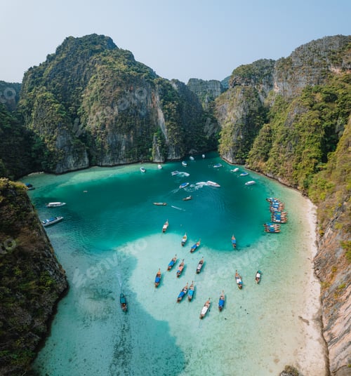 Preview: travel by longtail boat in Phi Phi islands