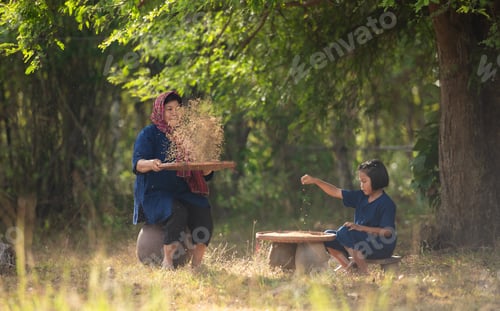 Preview: Rural life of Thai farmers More than 70% have to live on farming.