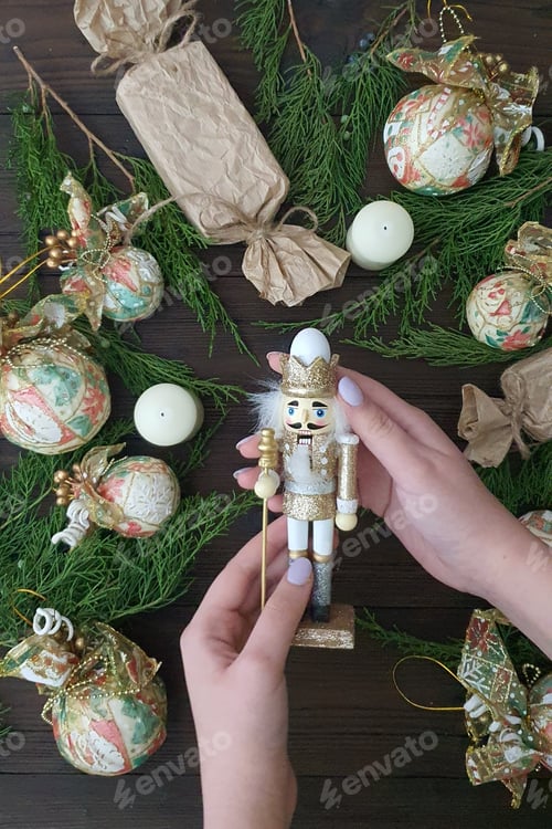 Preview: in the hands of a girl toy Nutcracker