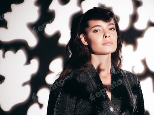 Preview: Young fashion woman posing in studio