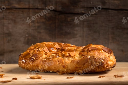 Preview: Strudel with almonds and vanilla ice cream
