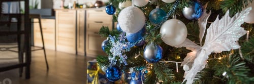 Preview: Christmas tree with blue and white toys in the interior, Christmas card with white and blue decor