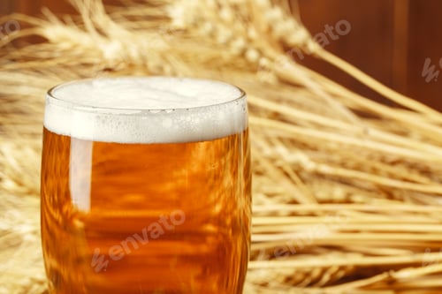 Preview: Glass beer on wood background