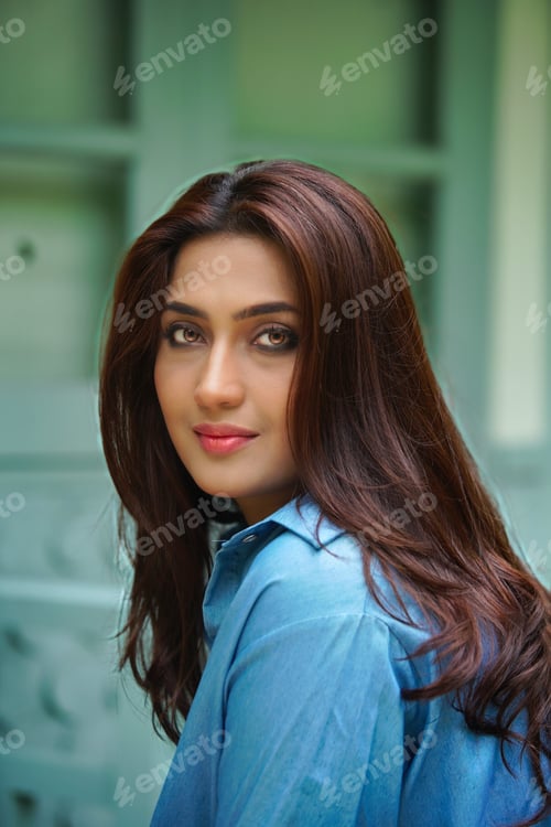 Preview: Portrait of a beautiful woman in nature