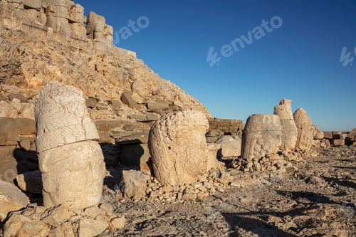 Preview: Nemrut Mountain and giant statue heads from1st century BC, in Adiyaman, Turkey.