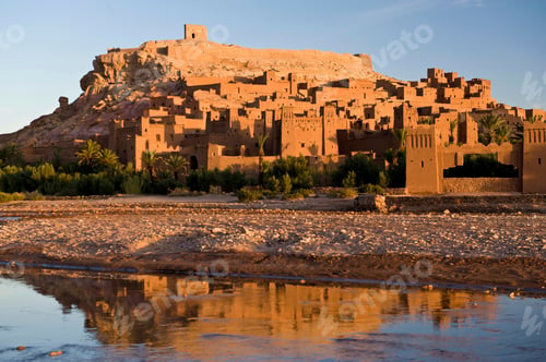 Preview: Scenic view of Sandstone buildings by still water