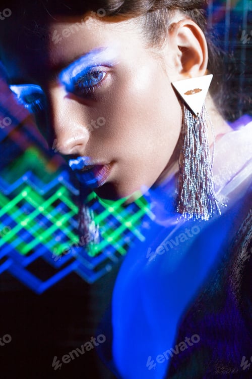 Preview: Fashion model in fashionable clothes in ultraviolet light