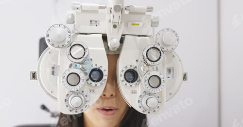 Preview: Woman check on eye in clinic
