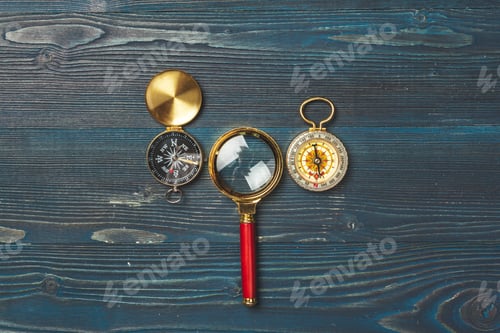 Preview: compass on wooden background