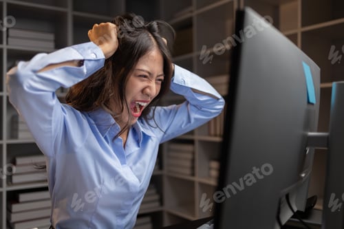 Preview: Company employees working overtime after work, working overtime after working hours due to heavy wor