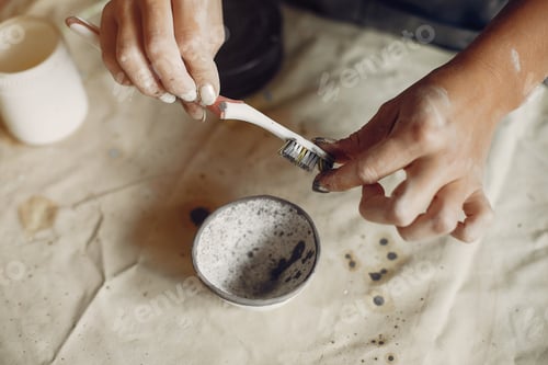 Preview: A young woman makes dishes in a pottery