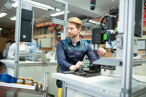 Preview: Engineer in the factory