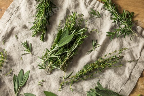 Preview: Raw Green Poultry Herbs with Rosemary
