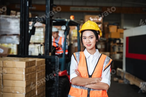Preview: Portrait of Warehouse worker checking the quantity of storage products on the shelf in warehouse.