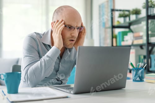 Preview: Stressed man working from home